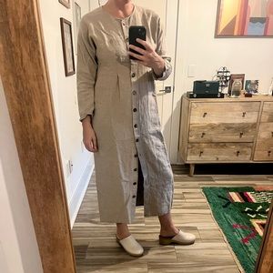 Vintage 100% linen tan long sleeve button front dress in size medium
